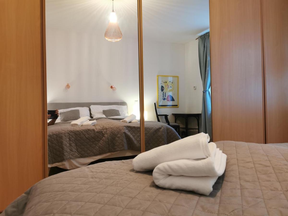ברטיסלאבה Cozyhome The Castle Apartment - Spacious, Quiet, High Ceiling מראה חיצוני תמונה