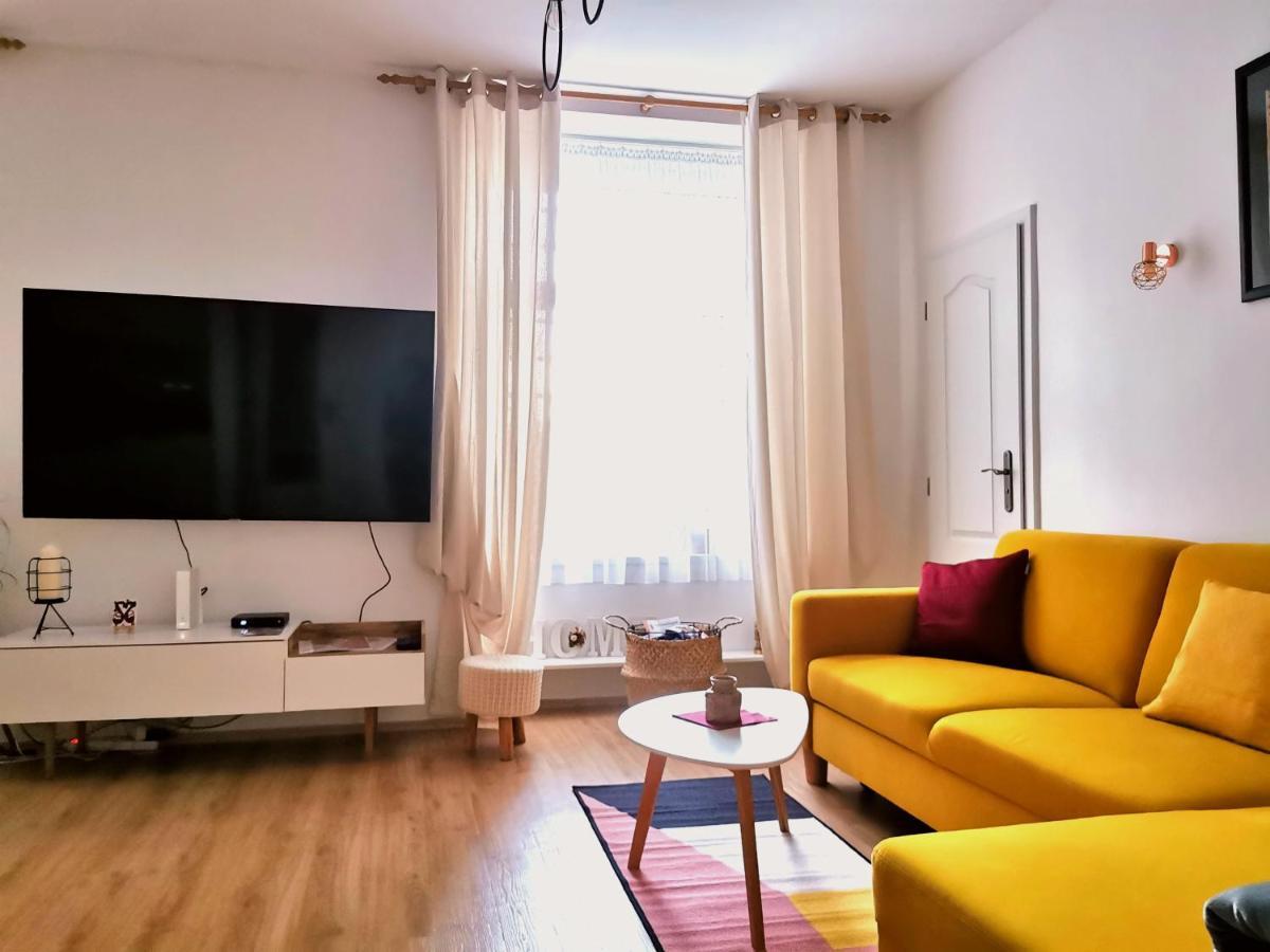 ברטיסלאבה Cozyhome The Castle Apartment - Spacious, Quiet, High Ceiling מראה חיצוני תמונה
