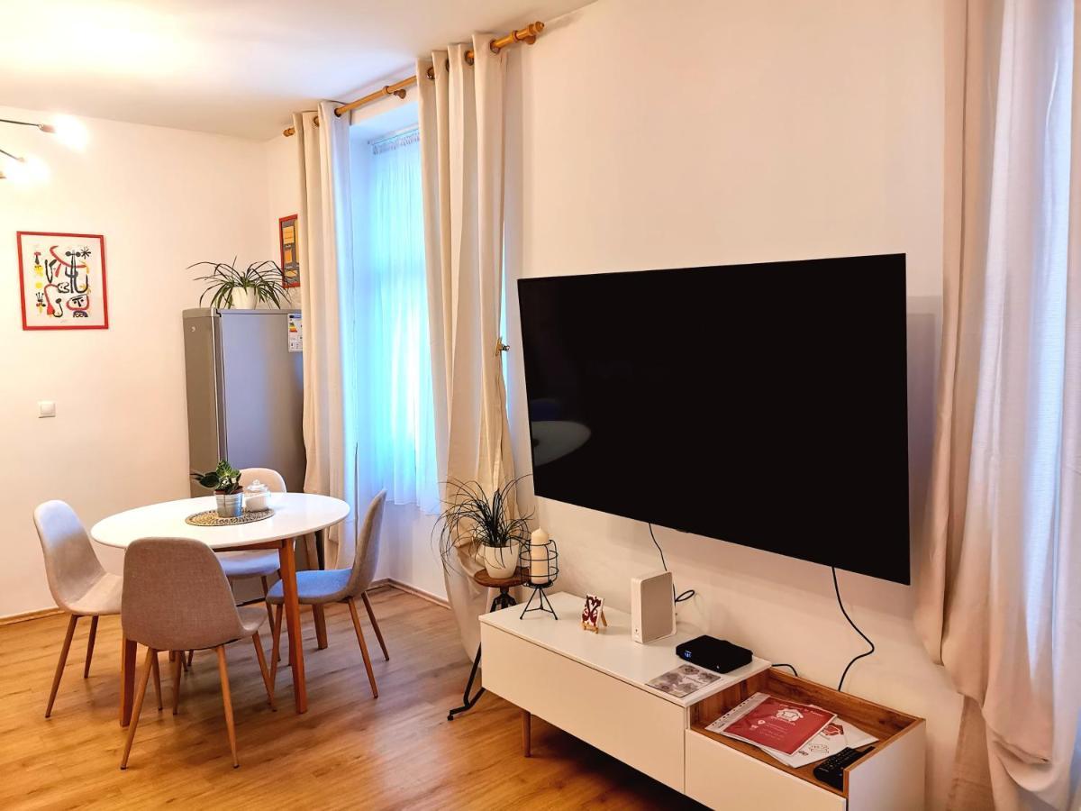 ברטיסלאבה Cozyhome The Castle Apartment - Spacious, Quiet, High Ceiling מראה חיצוני תמונה