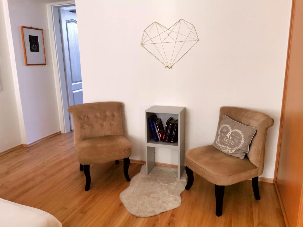 ברטיסלאבה Cozyhome The Castle Apartment - Spacious, Quiet, High Ceiling מראה חיצוני תמונה
