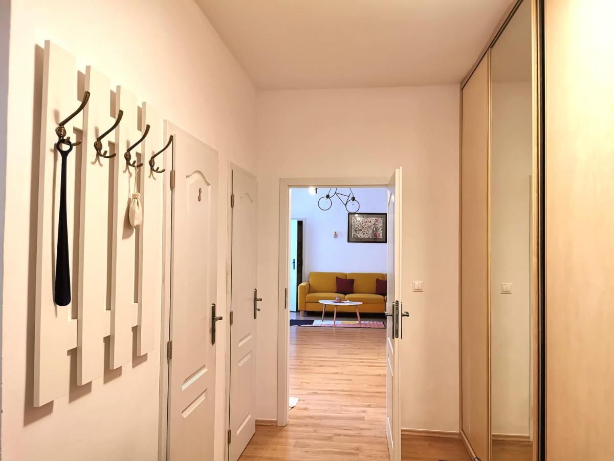 ברטיסלאבה Cozyhome The Castle Apartment - Spacious, Quiet, High Ceiling מראה חיצוני תמונה