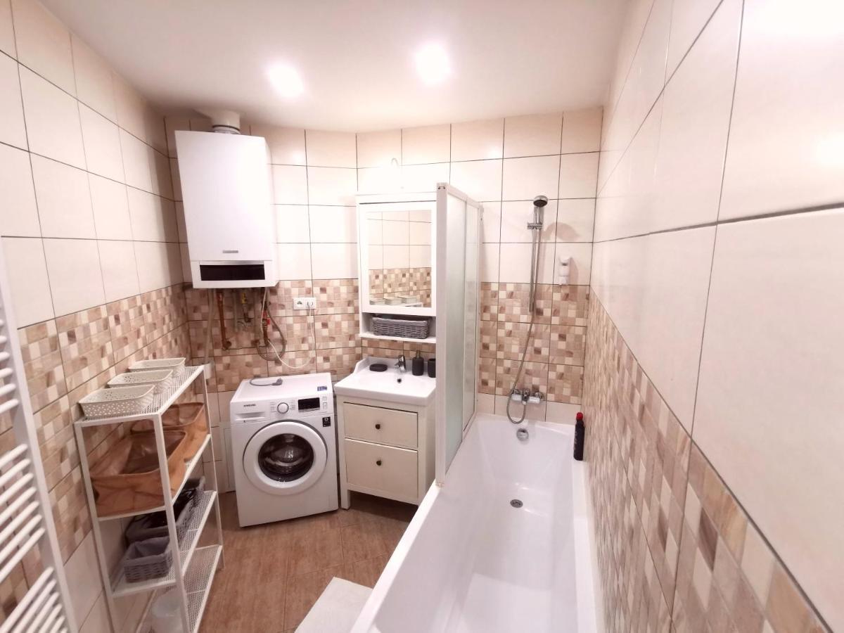 ברטיסלאבה Cozyhome The Castle Apartment - Spacious, Quiet, High Ceiling מראה חיצוני תמונה