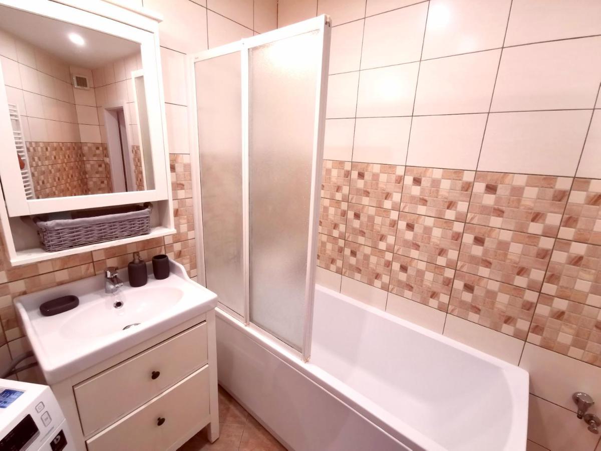 ברטיסלאבה Cozyhome The Castle Apartment - Spacious, Quiet, High Ceiling מראה חיצוני תמונה